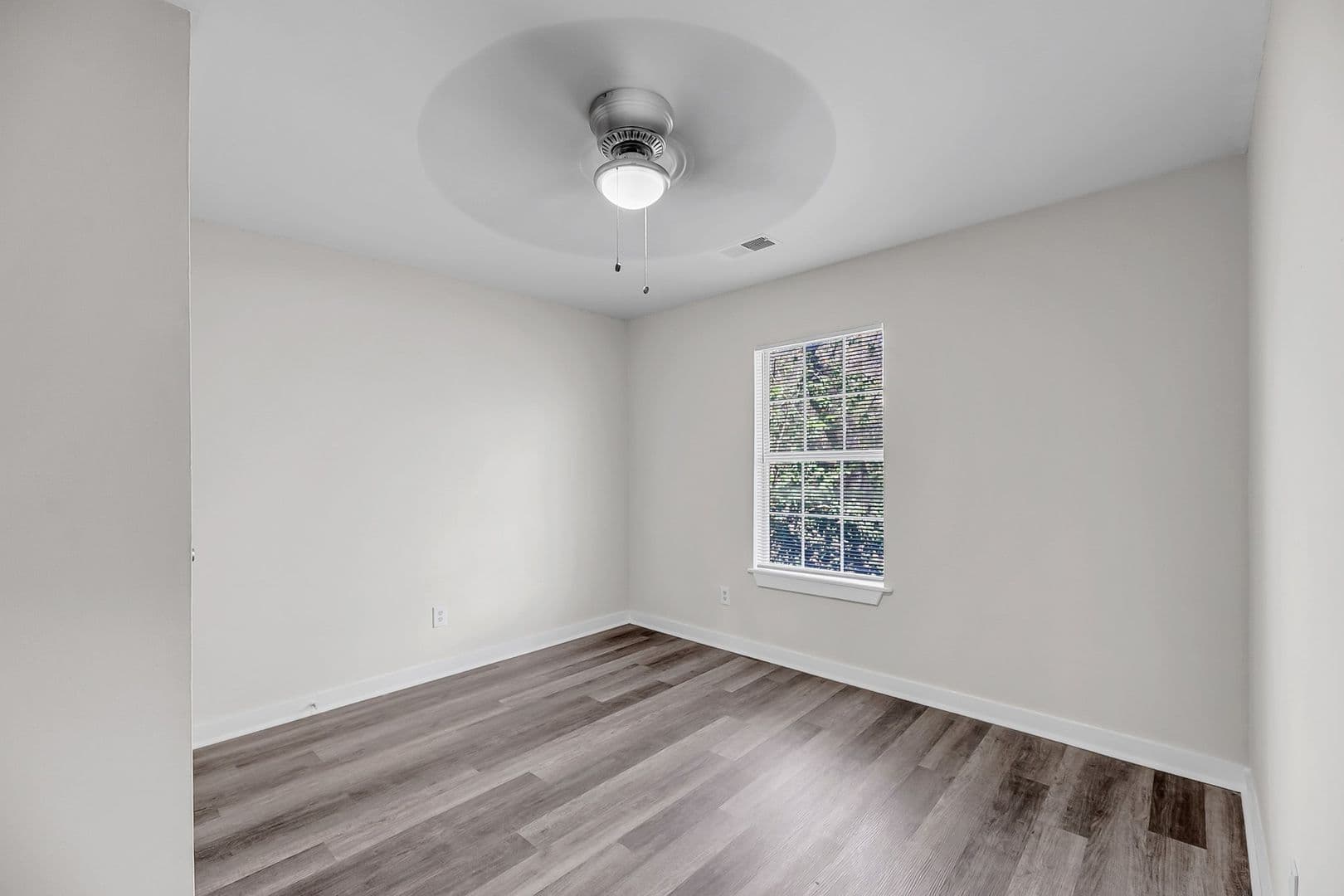 North Charleston Apartment: 2220 Van Buren Ave