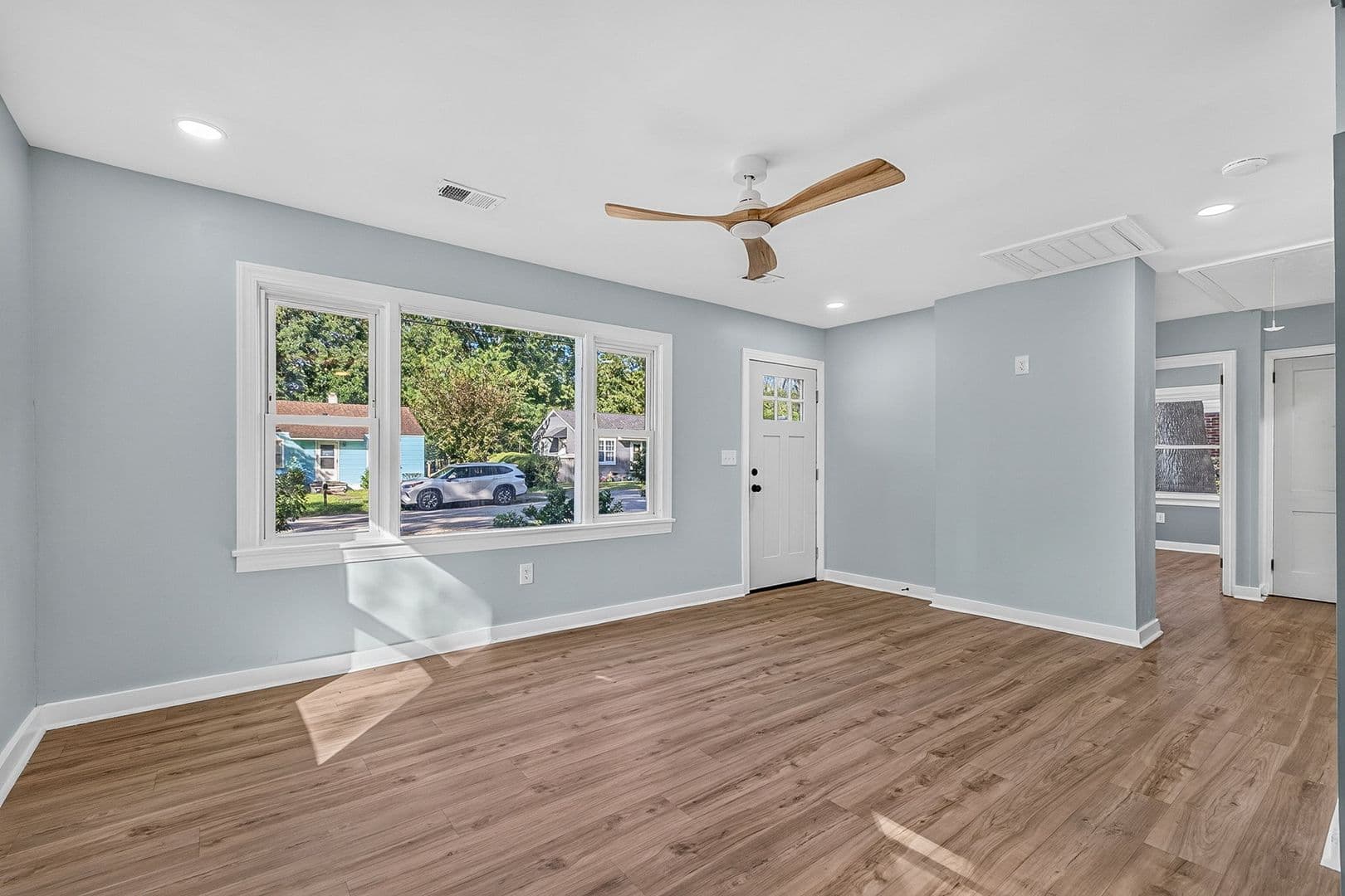 North Charleston House: 5454 Torgerson Ave