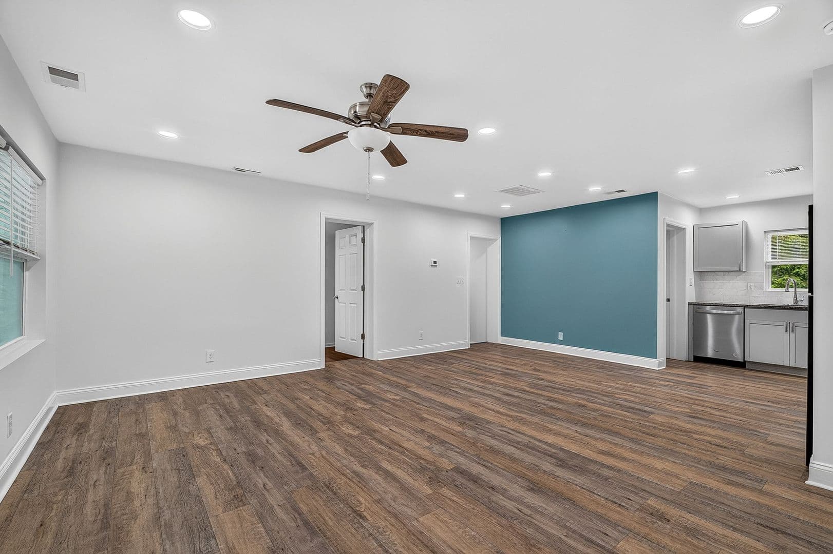 North Charleston House: 6933 Raymond Ave