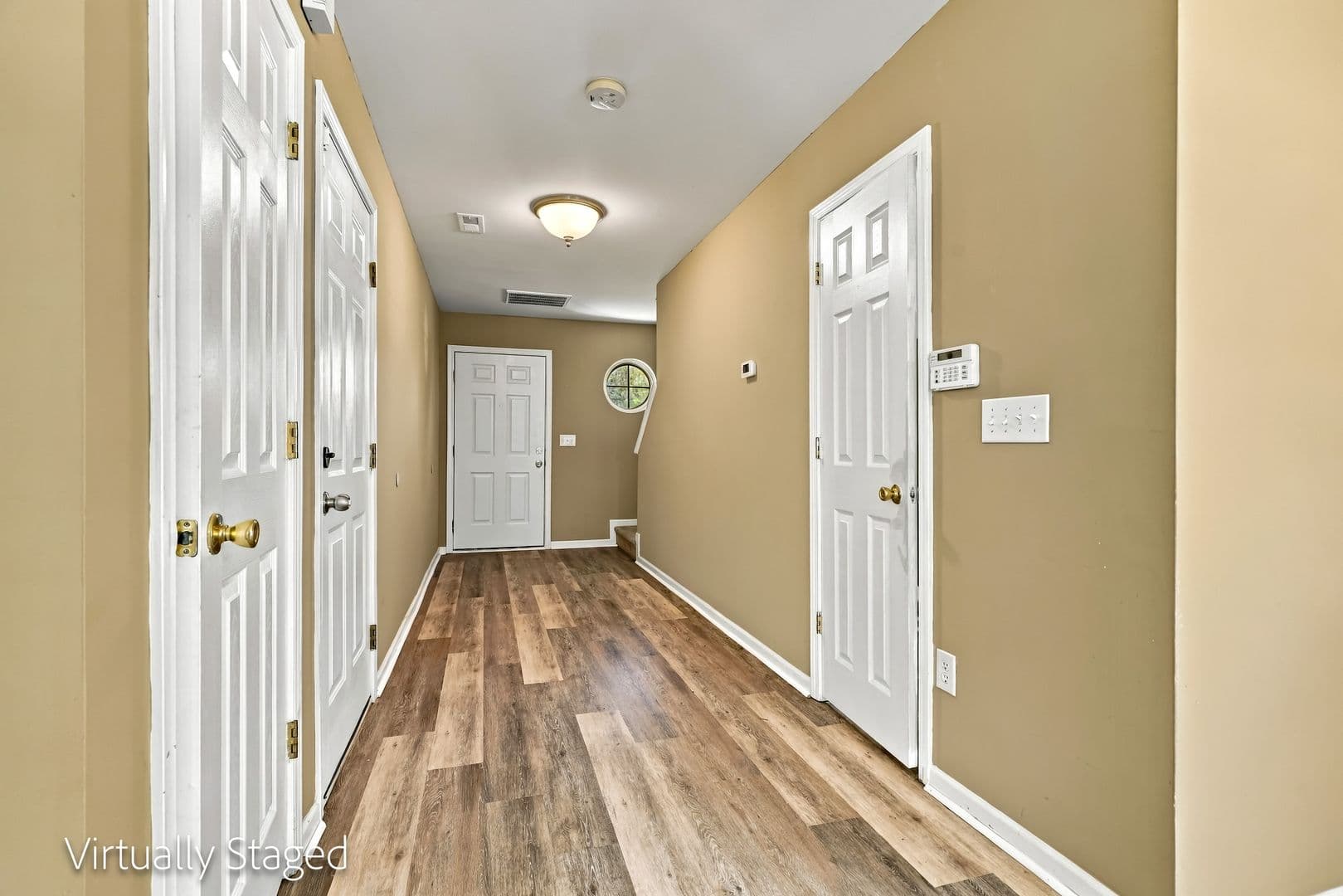 Charlotte House: 822 Oakshire Cir