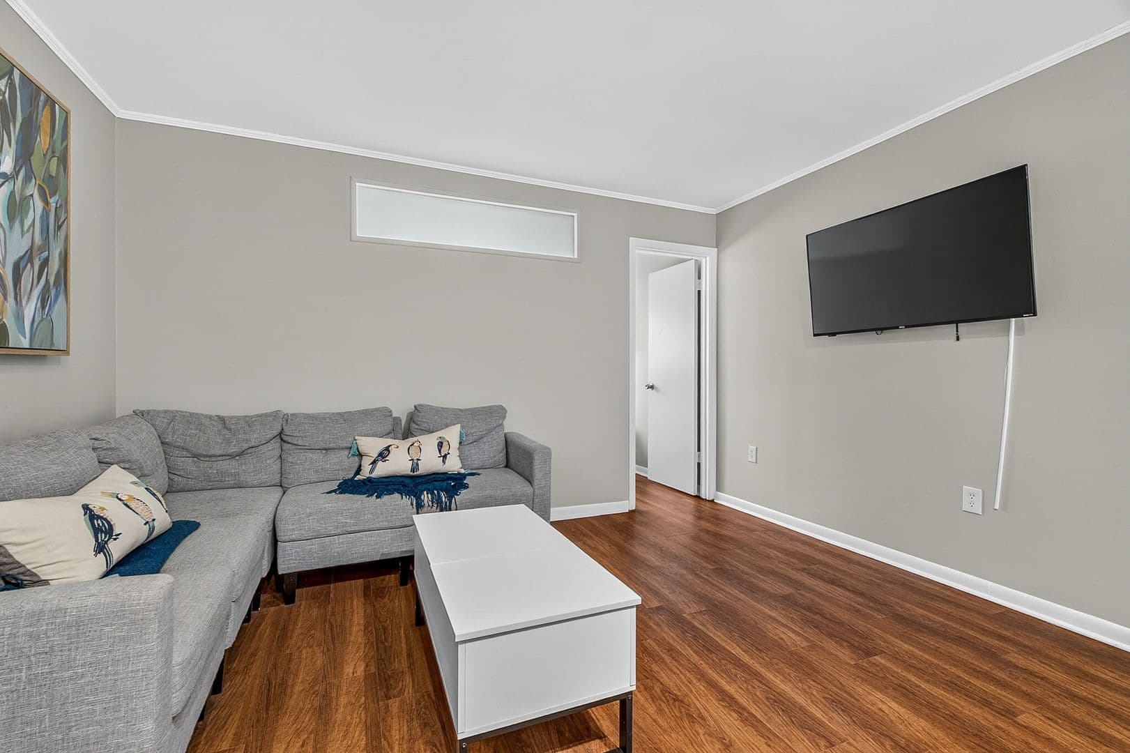 Charleston Apartment: 40 Bee Street