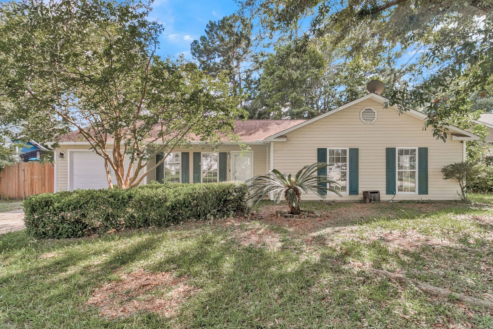 Summerville House: 182 Paddock Way