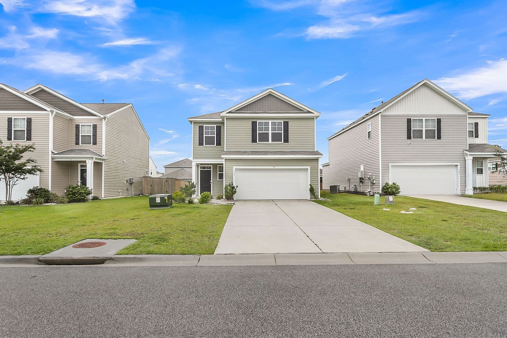 Summerville House: 325 Black Birch Dr