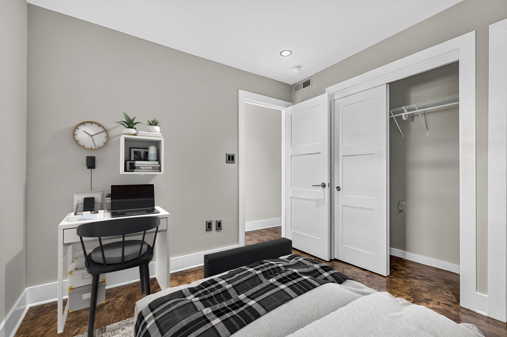 Charleston Apartment: 40 Bee Street
