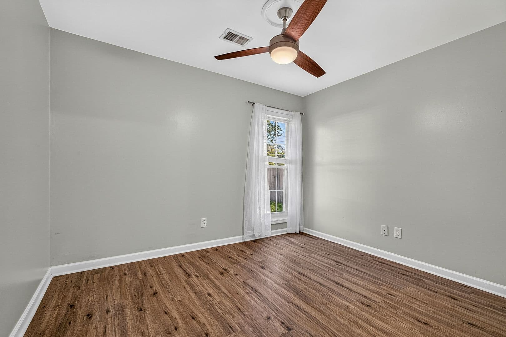 Summerville House: 117 Hopper Dr