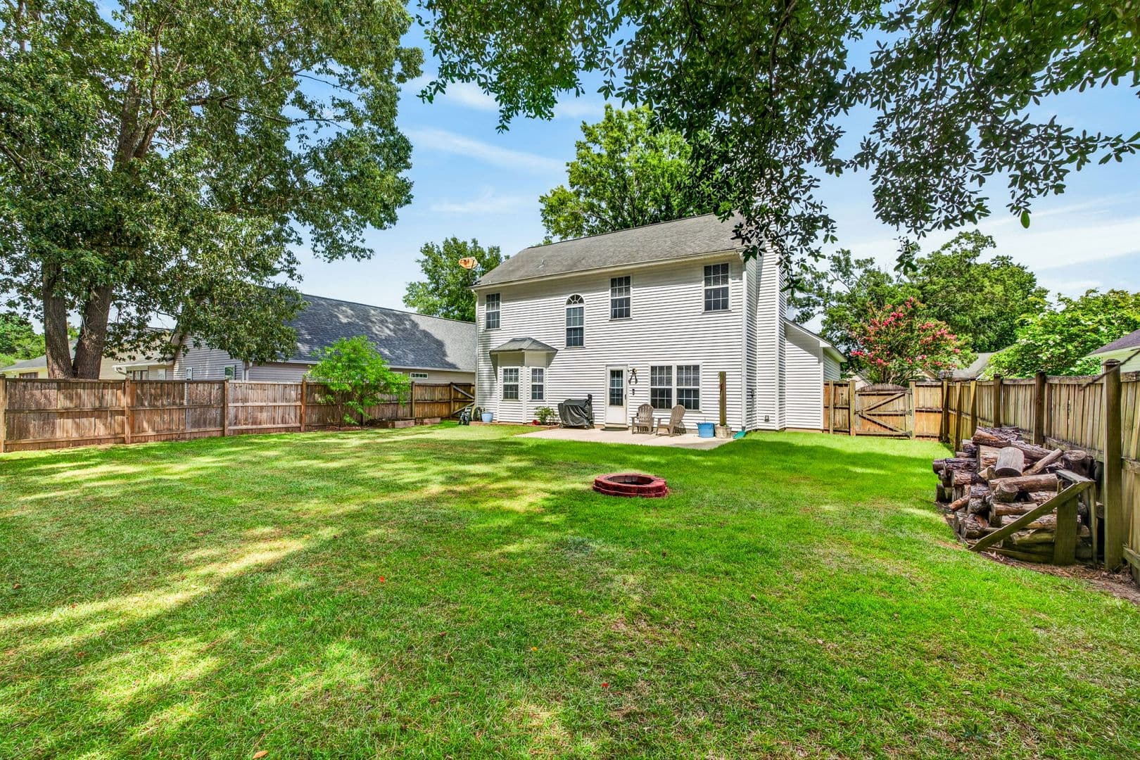 Goose Creek House: 139 Pointer Dr