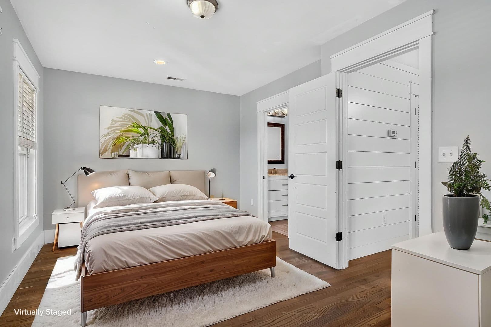 Charleston Apartment: 5 E Hampstead Square
