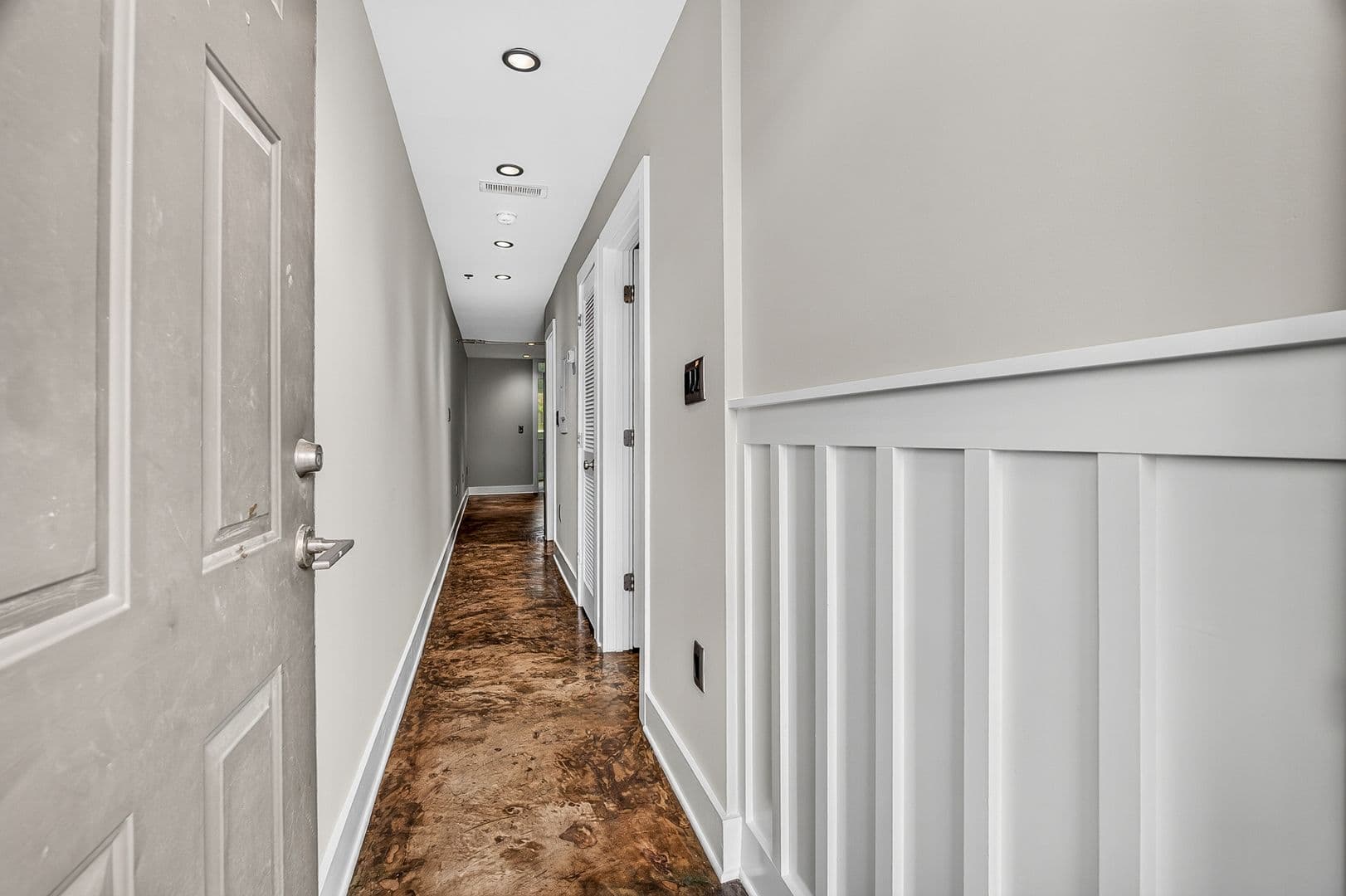 Charleston Apartment: 40 Bee Street