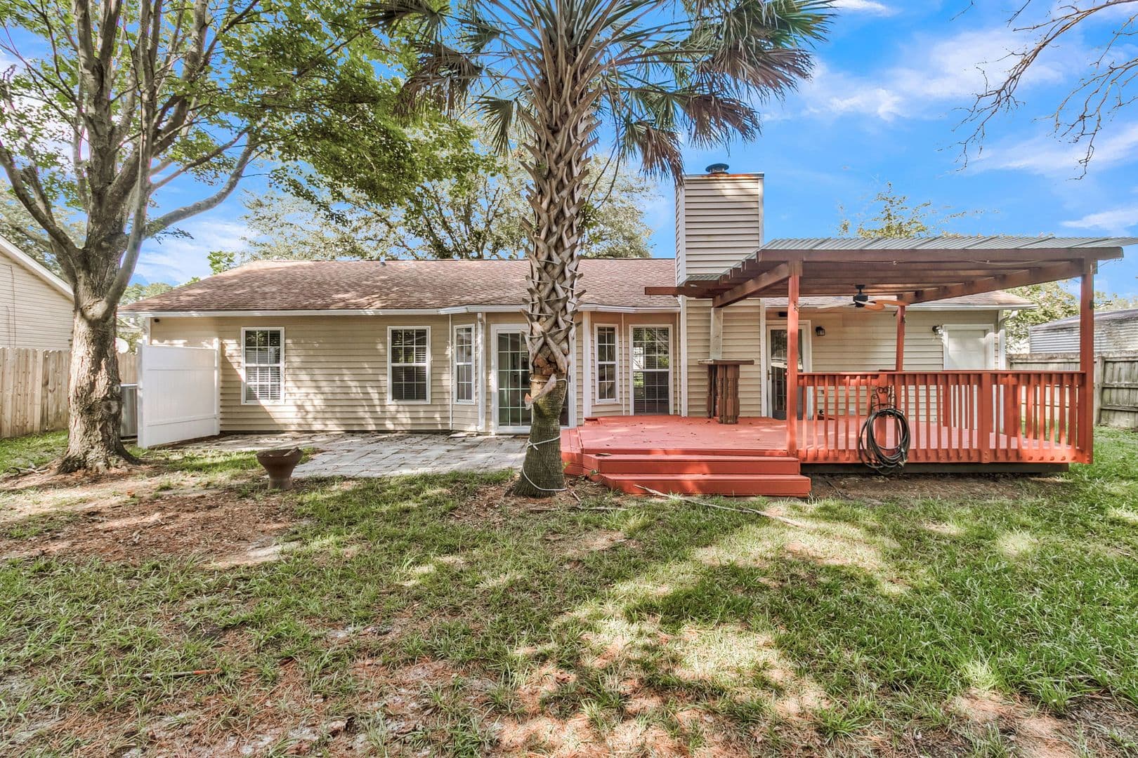 Summerville House: 182 Paddock Way