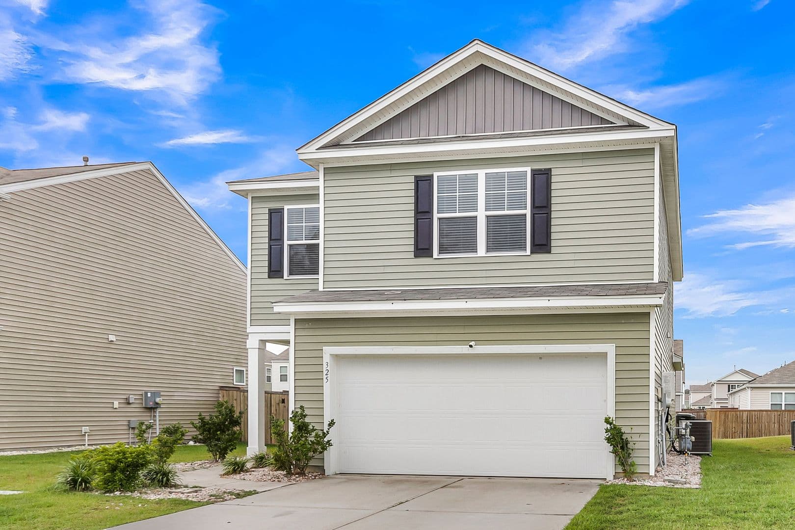 Summerville House: 325 Black Birch Dr