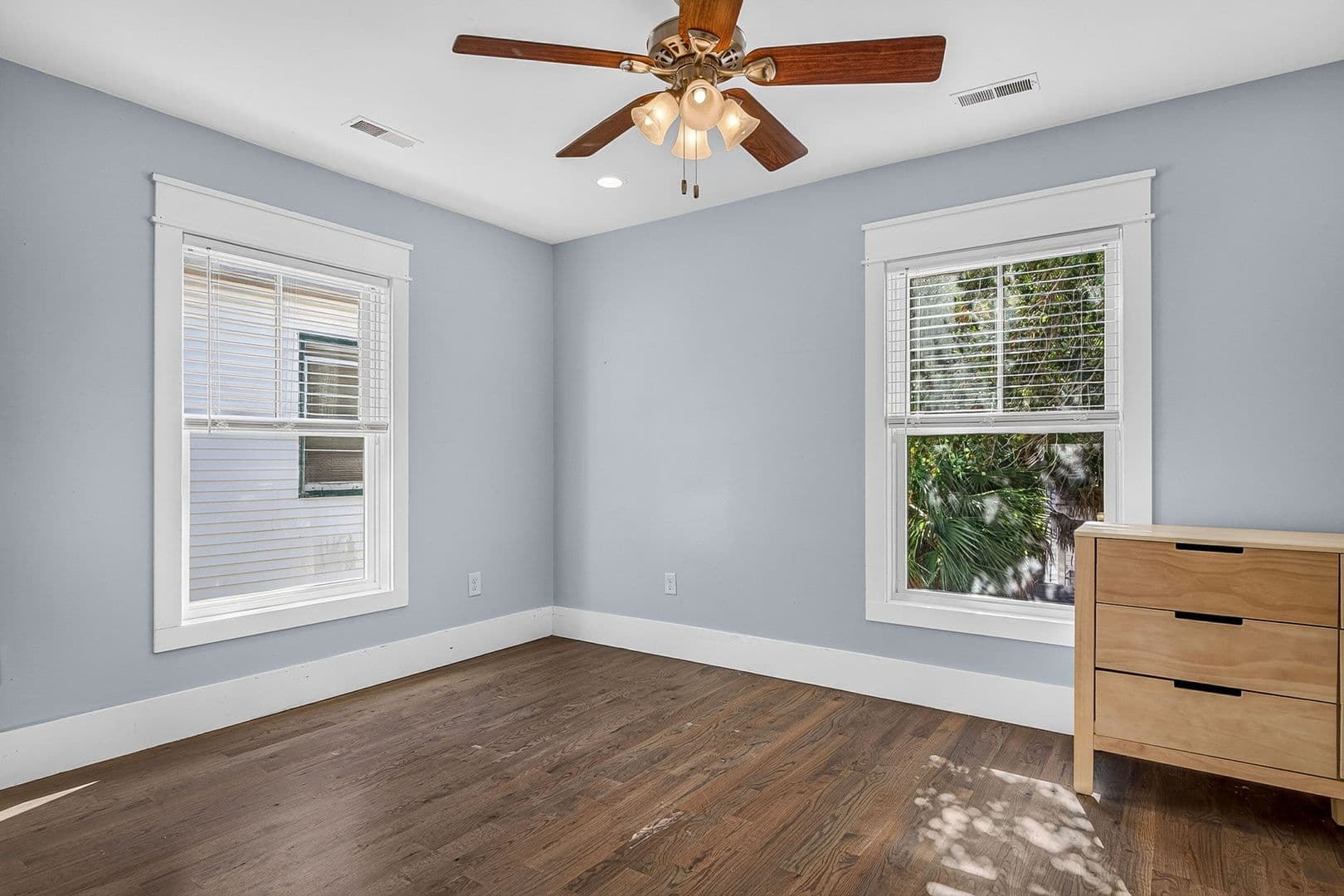 Charleston Apartment: 5 E Hampstead Square