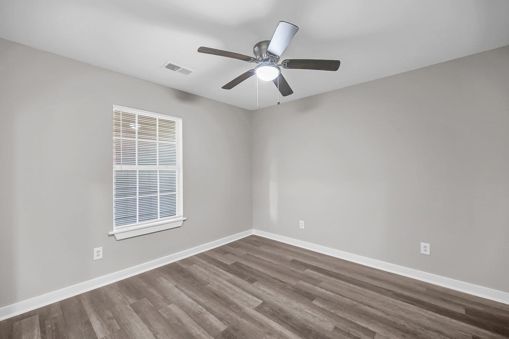 North Charleston Apartment: 2220 Van Buren Ave