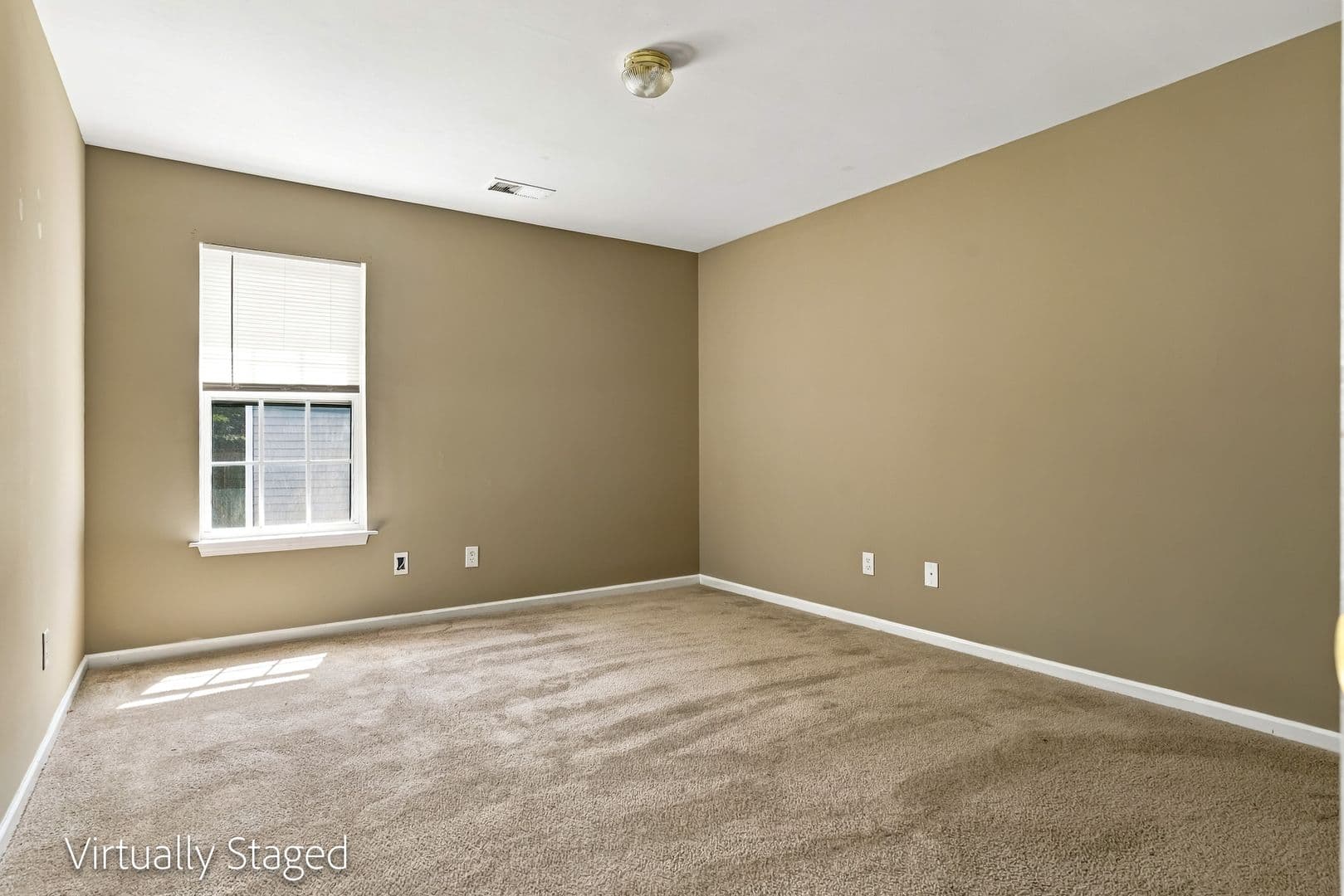 Charlotte House: 822 Oakshire Cir