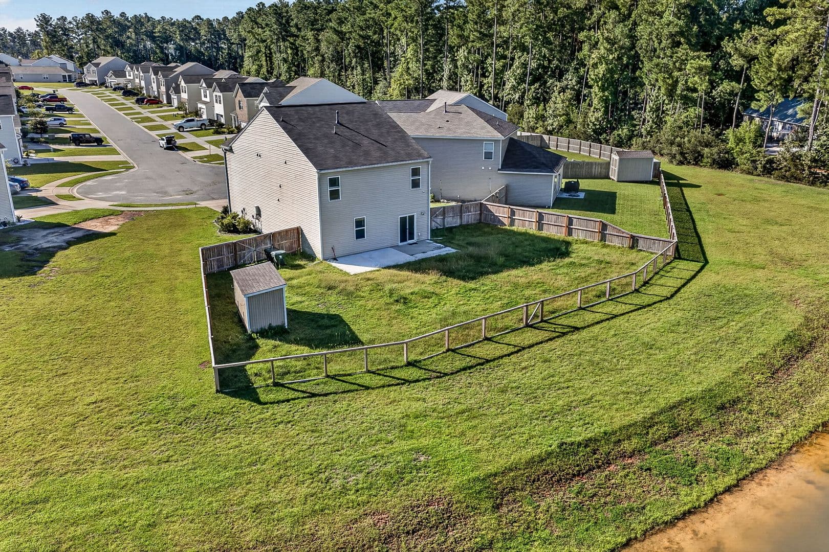 Summerville House: 137 Blossom Wood Ln