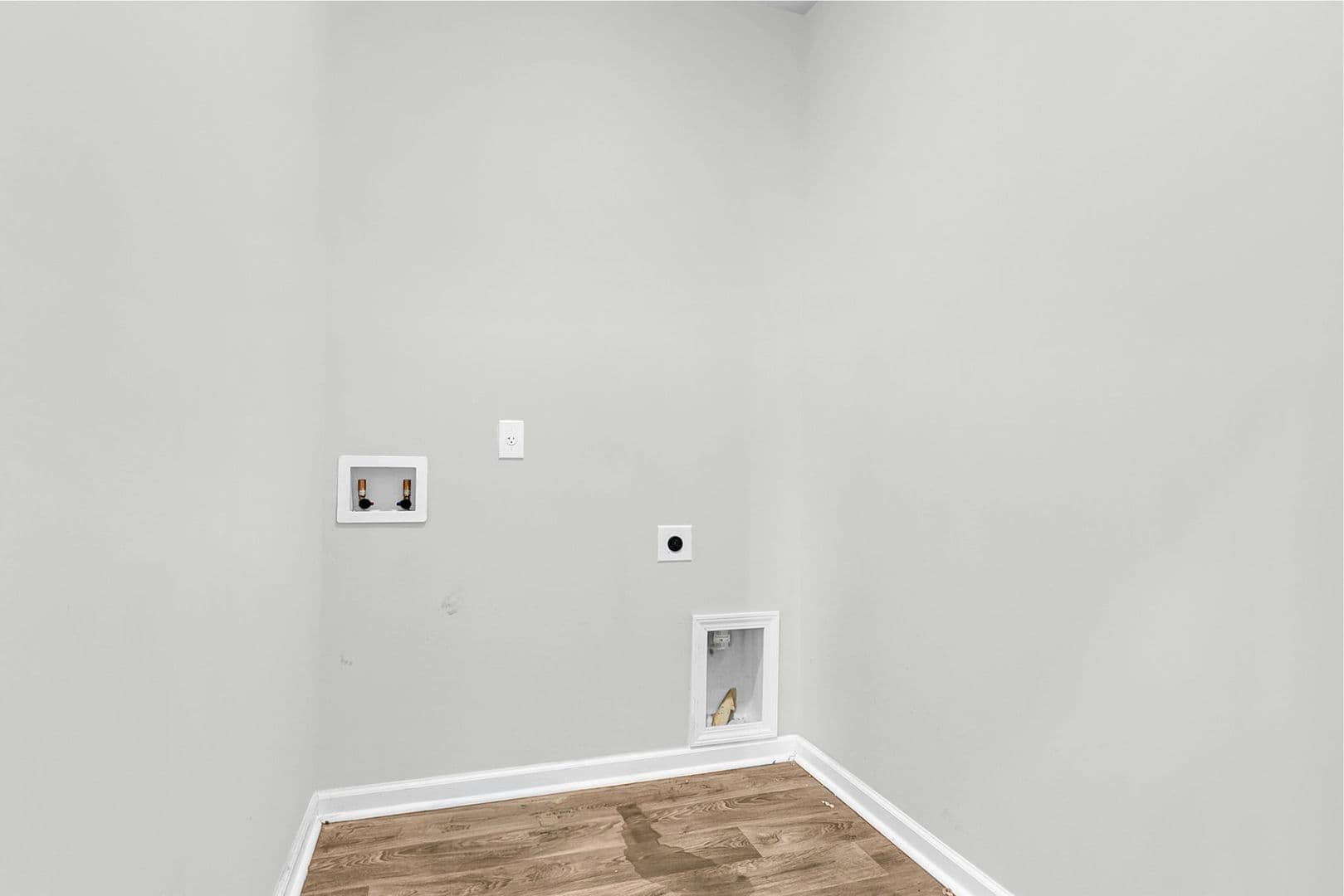 Summerville House: 325 Black Birch Dr