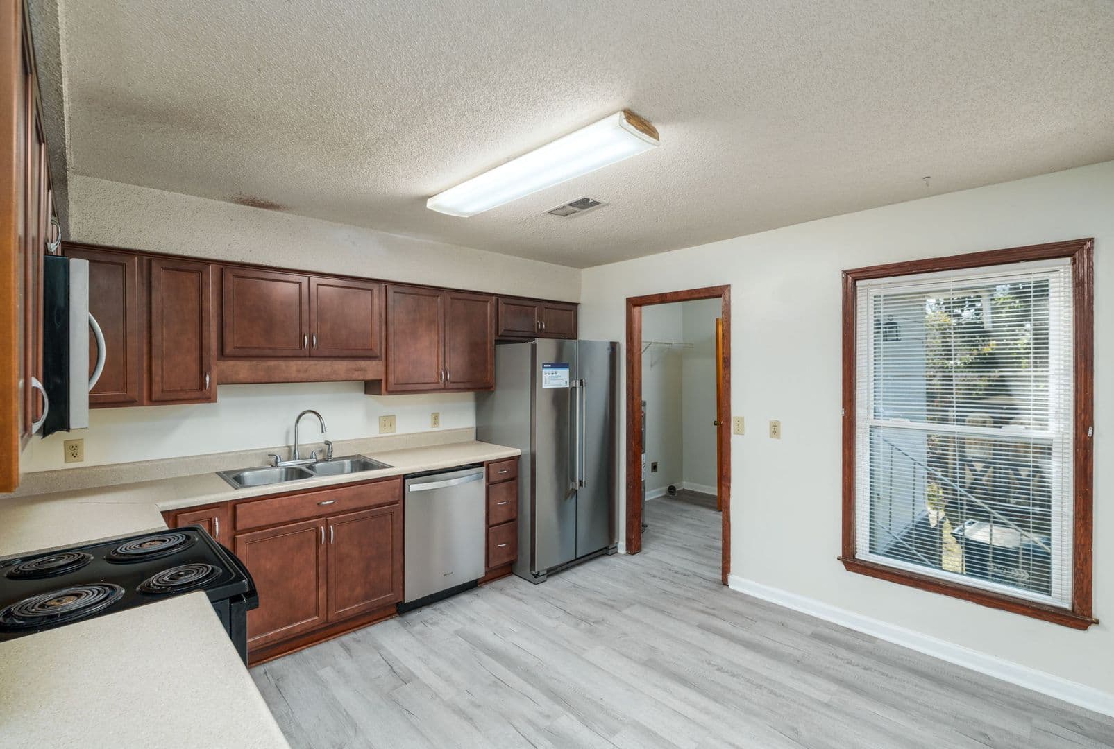 Summerville Apartment: 118 Roberta Drive