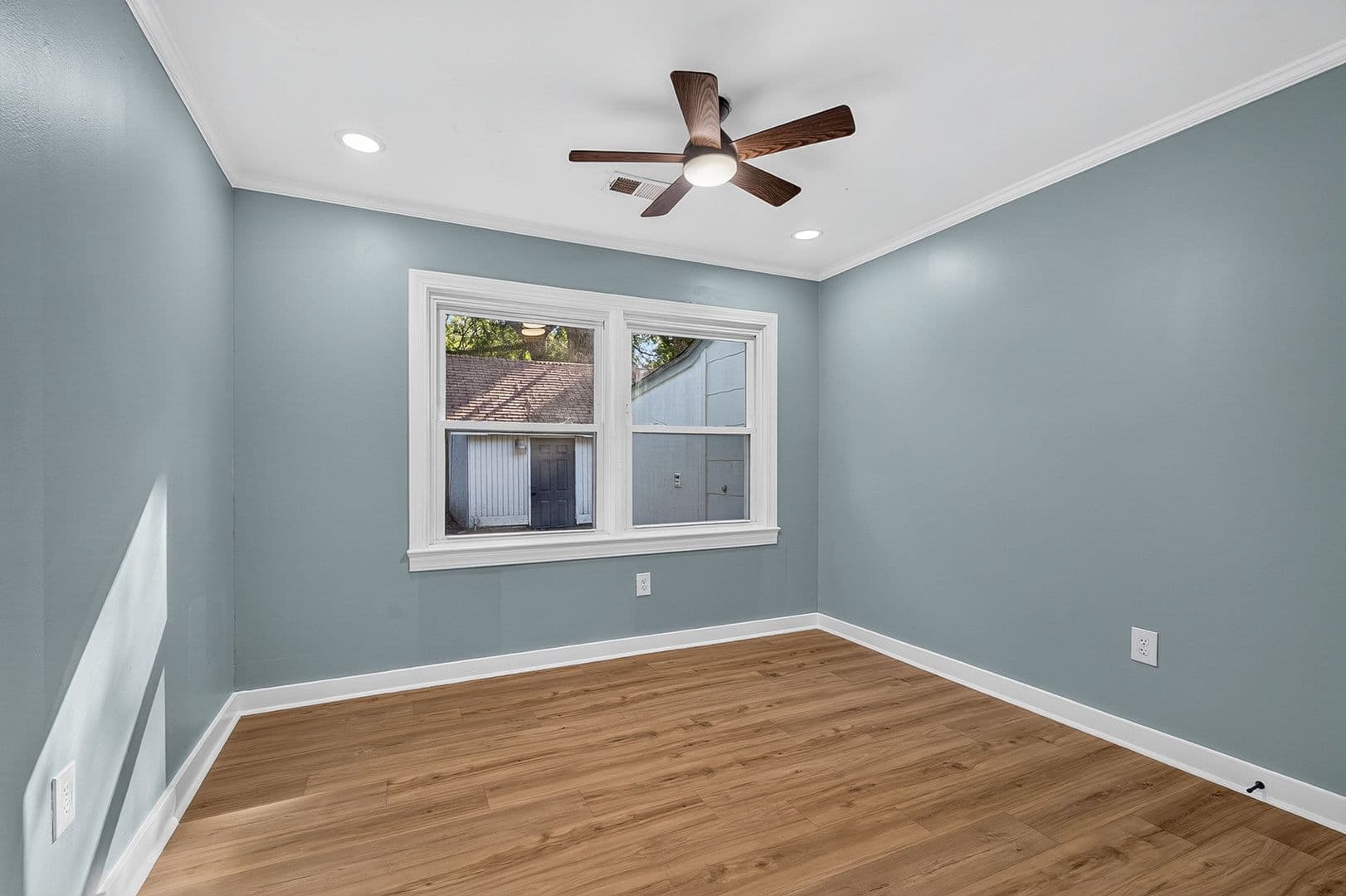 North Charleston House: 5454 Torgerson Ave