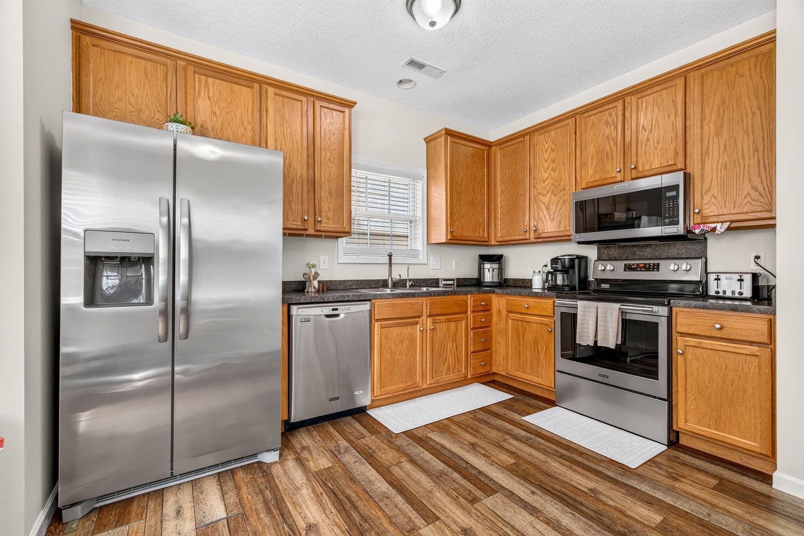 Goose Creek House: 139 Pointer Dr