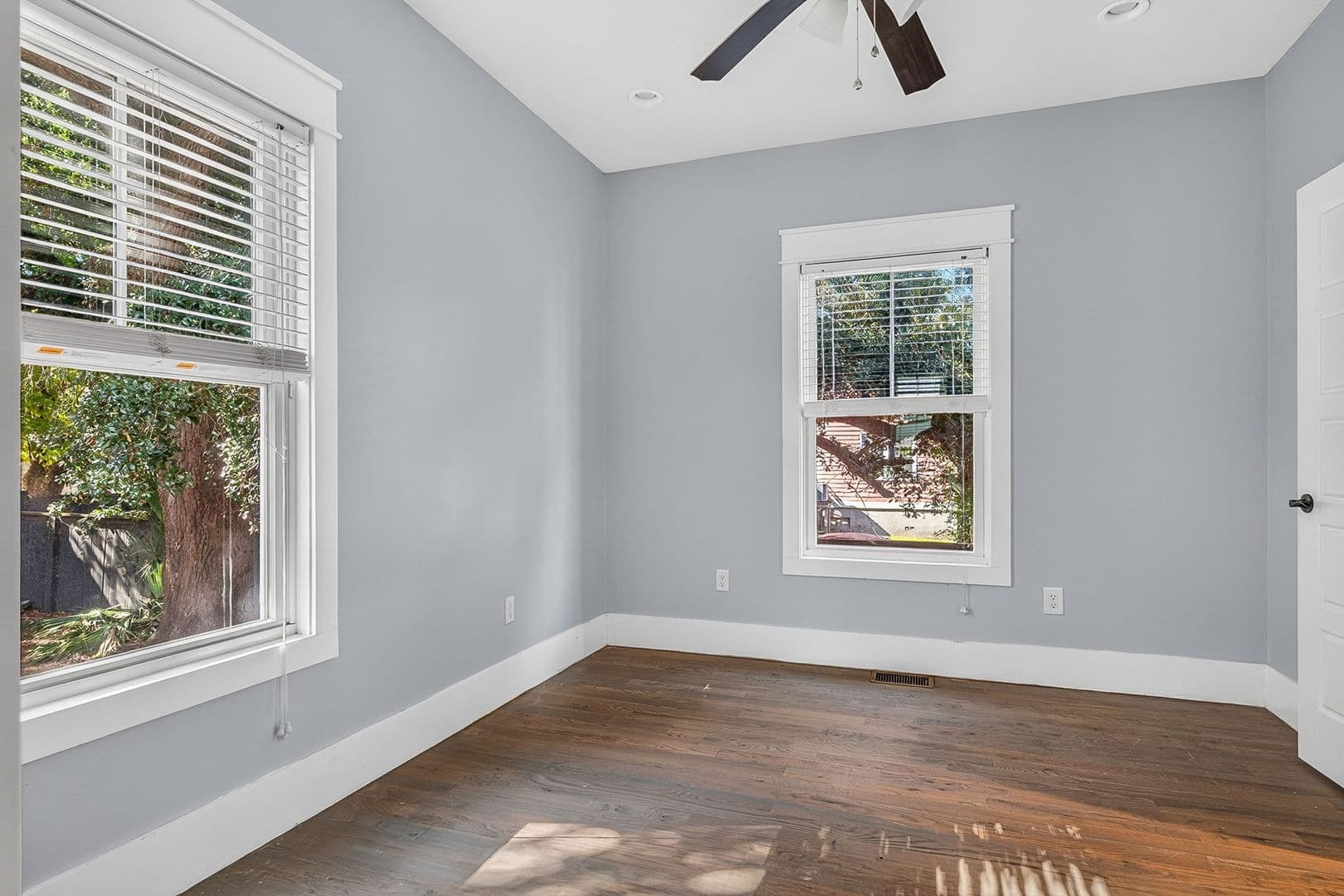Charleston Apartment: 5 E Hampstead Square