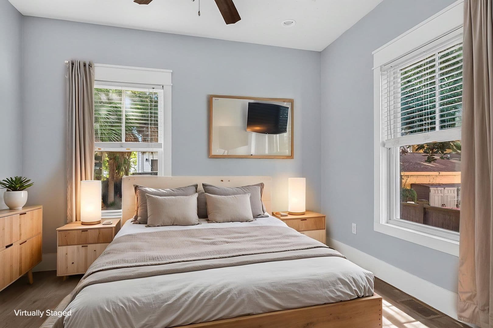Charleston Apartment: 5 E Hampstead Square