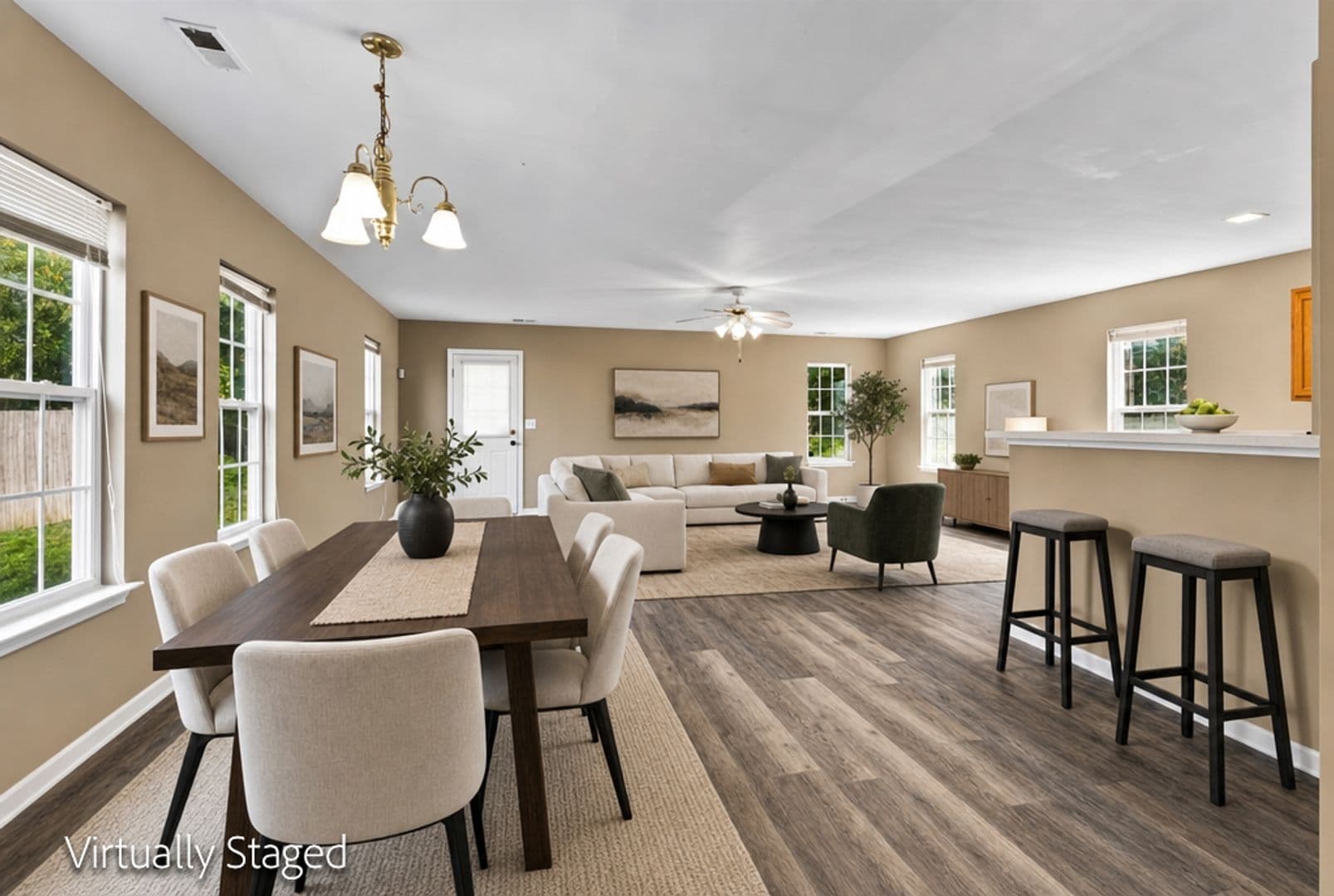 Charlotte House: 822 Oakshire Cir
