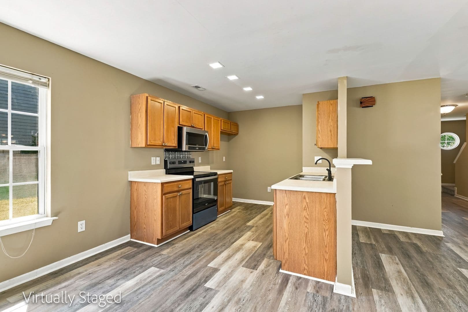 Charlotte House: 822 Oakshire Cir