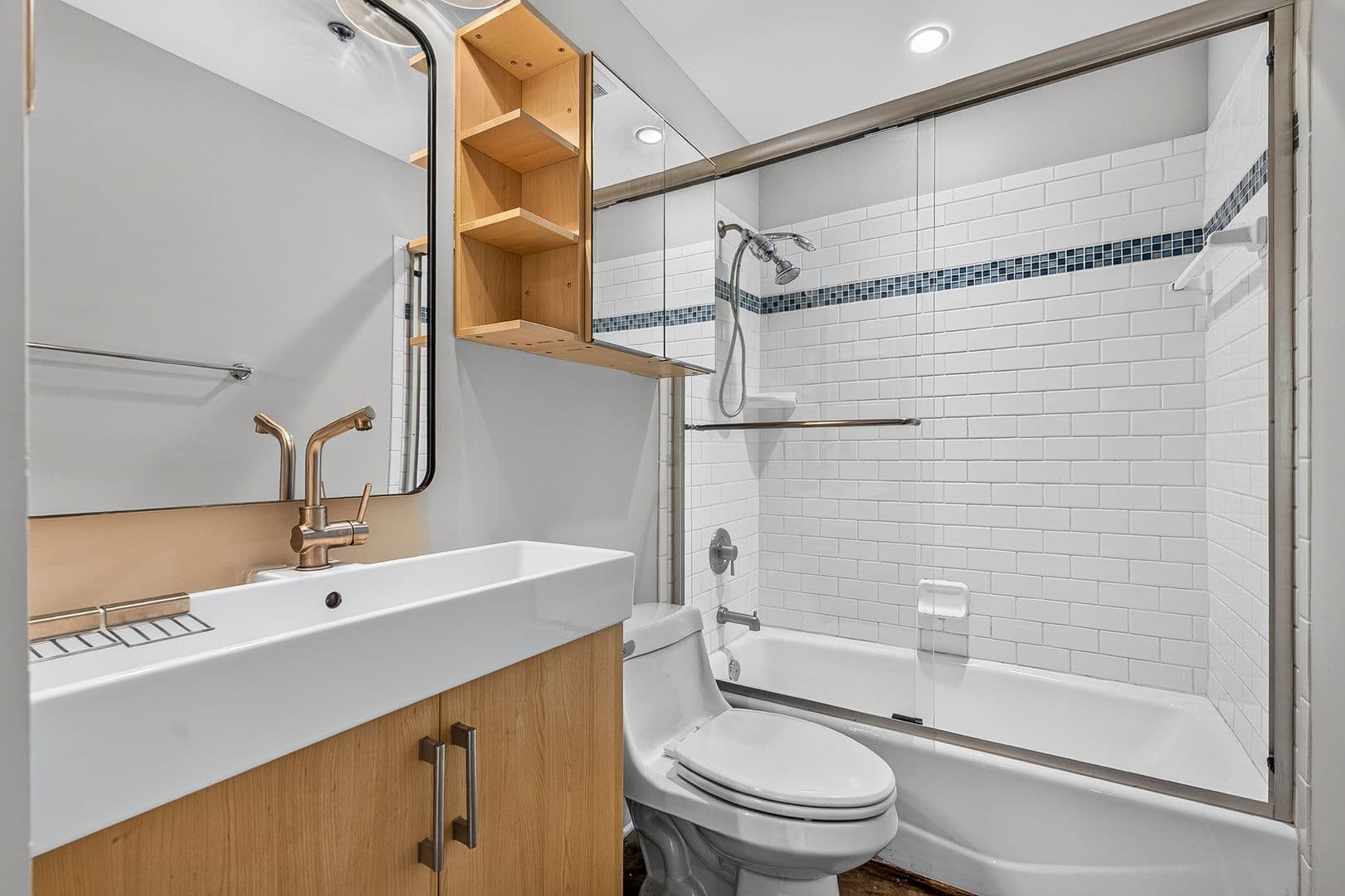 Charleston Apartment: 40 Bee Street