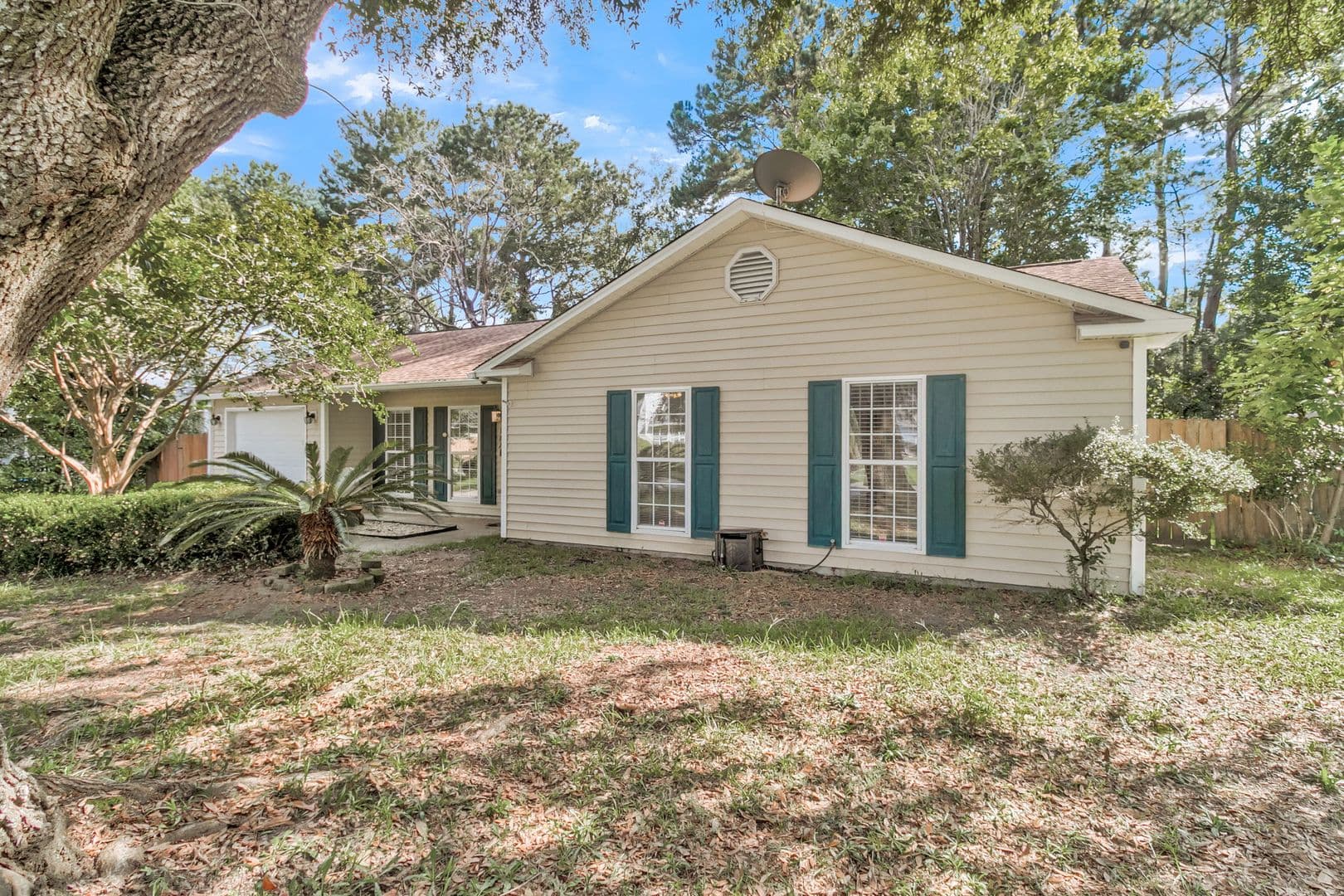 Summerville House: 182 Paddock Way