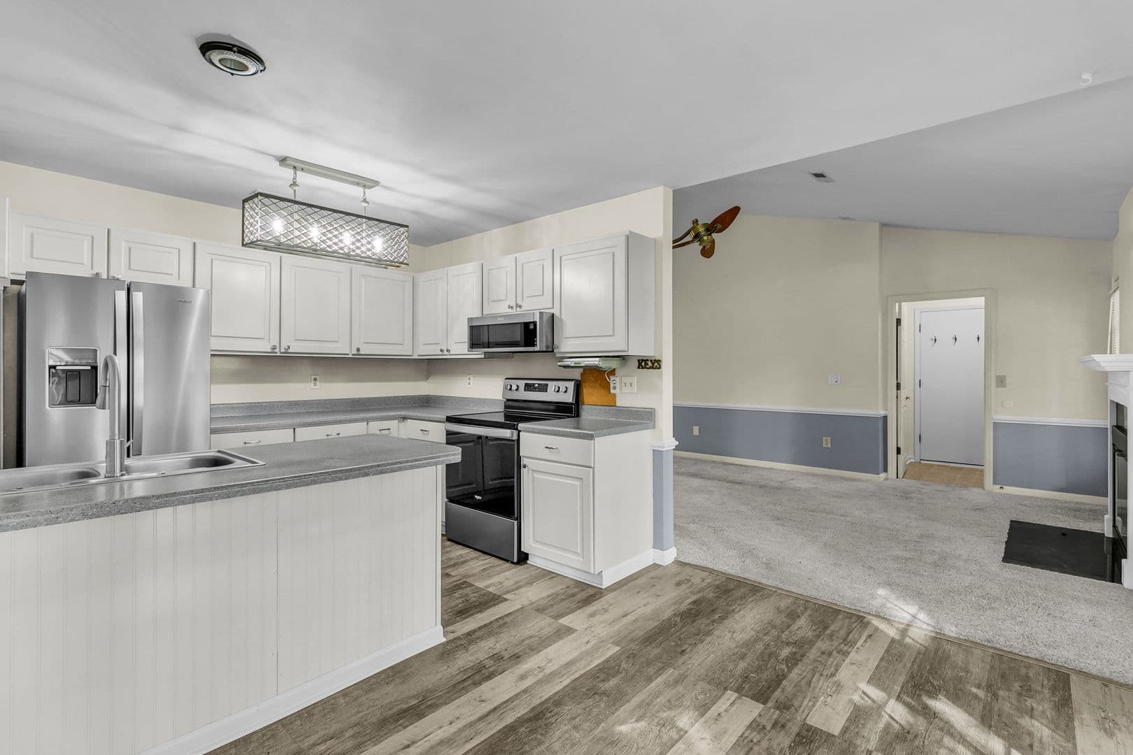 Summerville House: 182 Paddock Way
