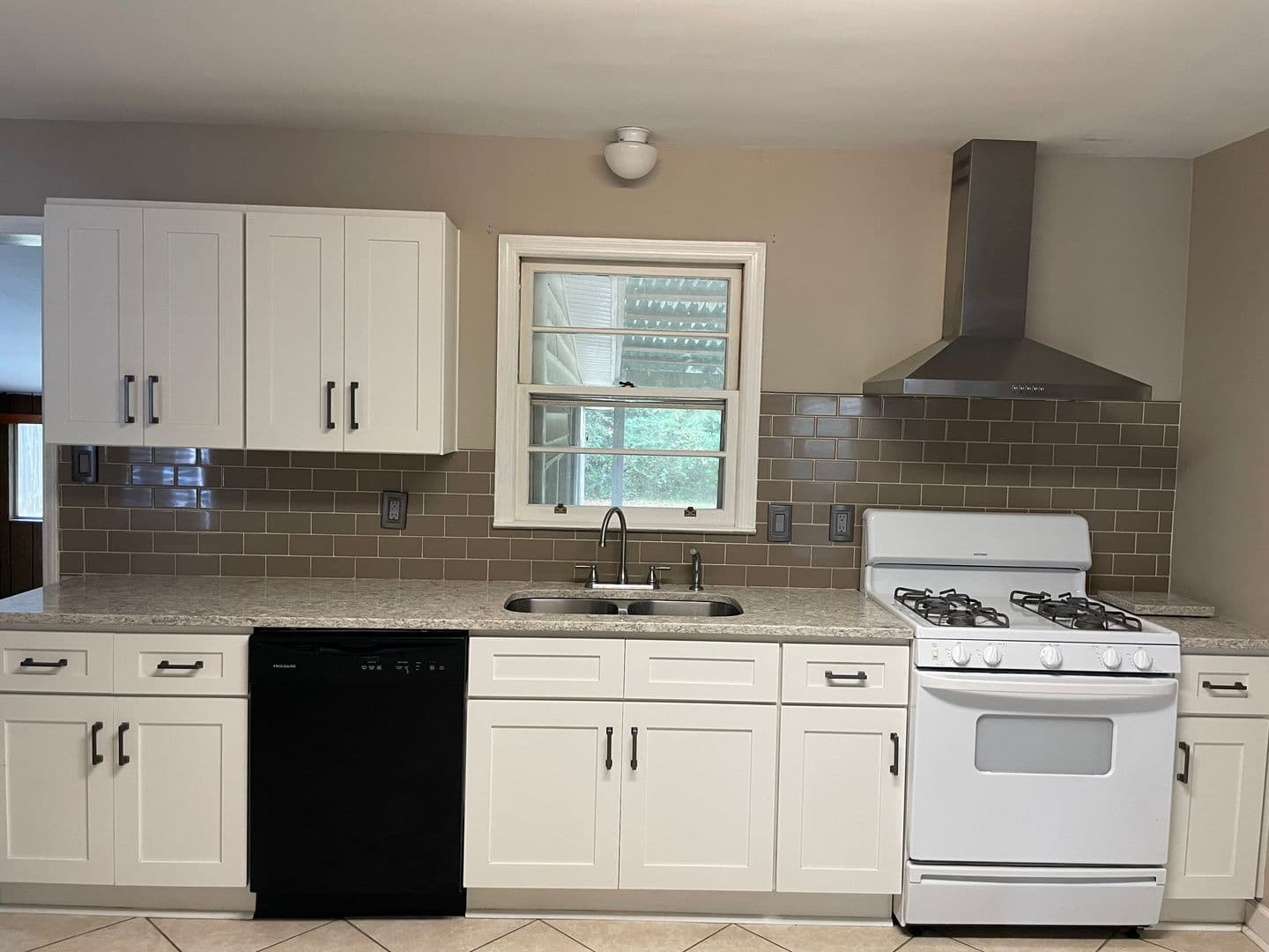 Goose Creek House: 14 Elmora Avenue