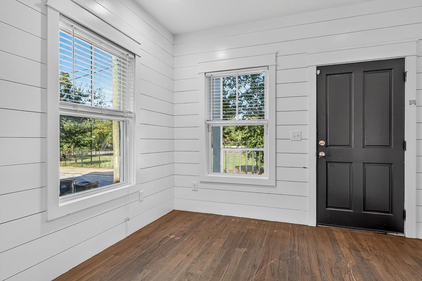 Charleston Apartment: 5 E Hampstead Square