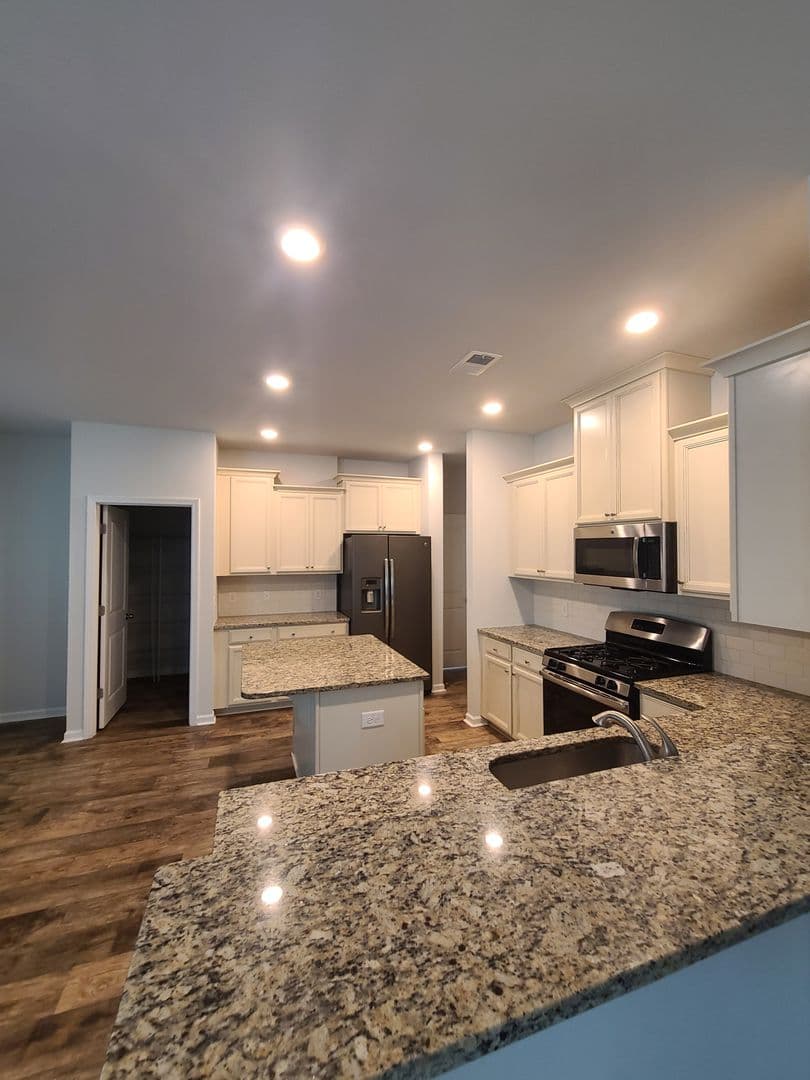 North Charleston House: 9830 Black Tupelo Lane