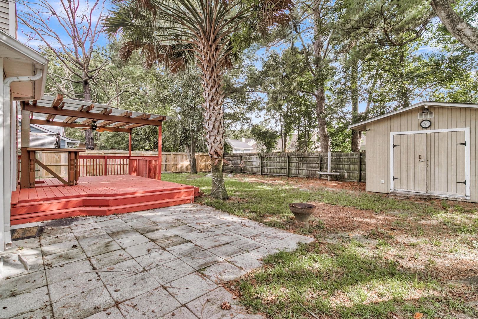 Summerville House: 182 Paddock Way