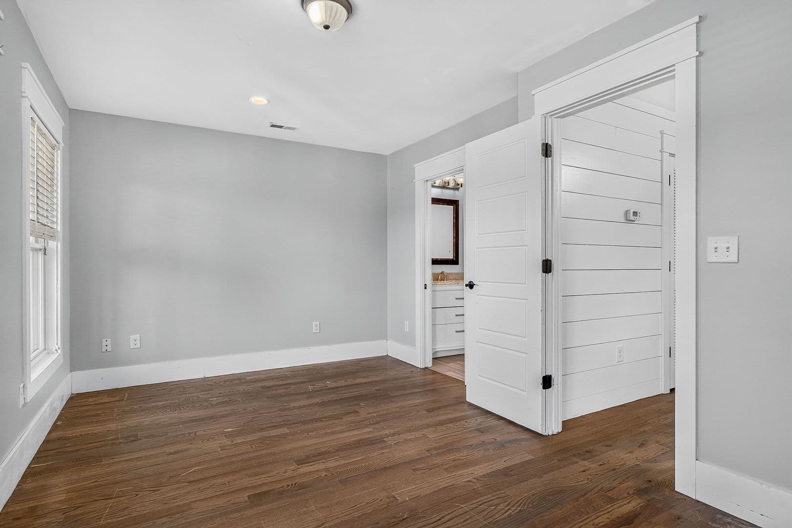 Charleston Apartment: 5 E Hampstead Square