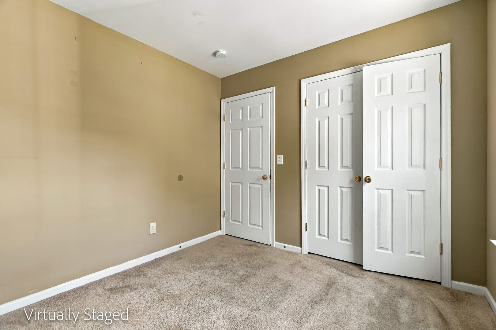 Charlotte House: 822 Oakshire Cir