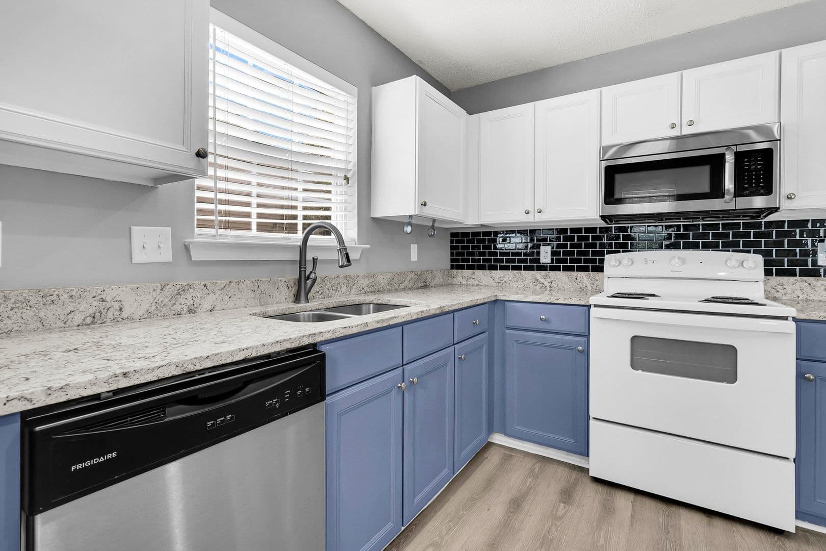 Charleston House: 478 Doane Way - 1