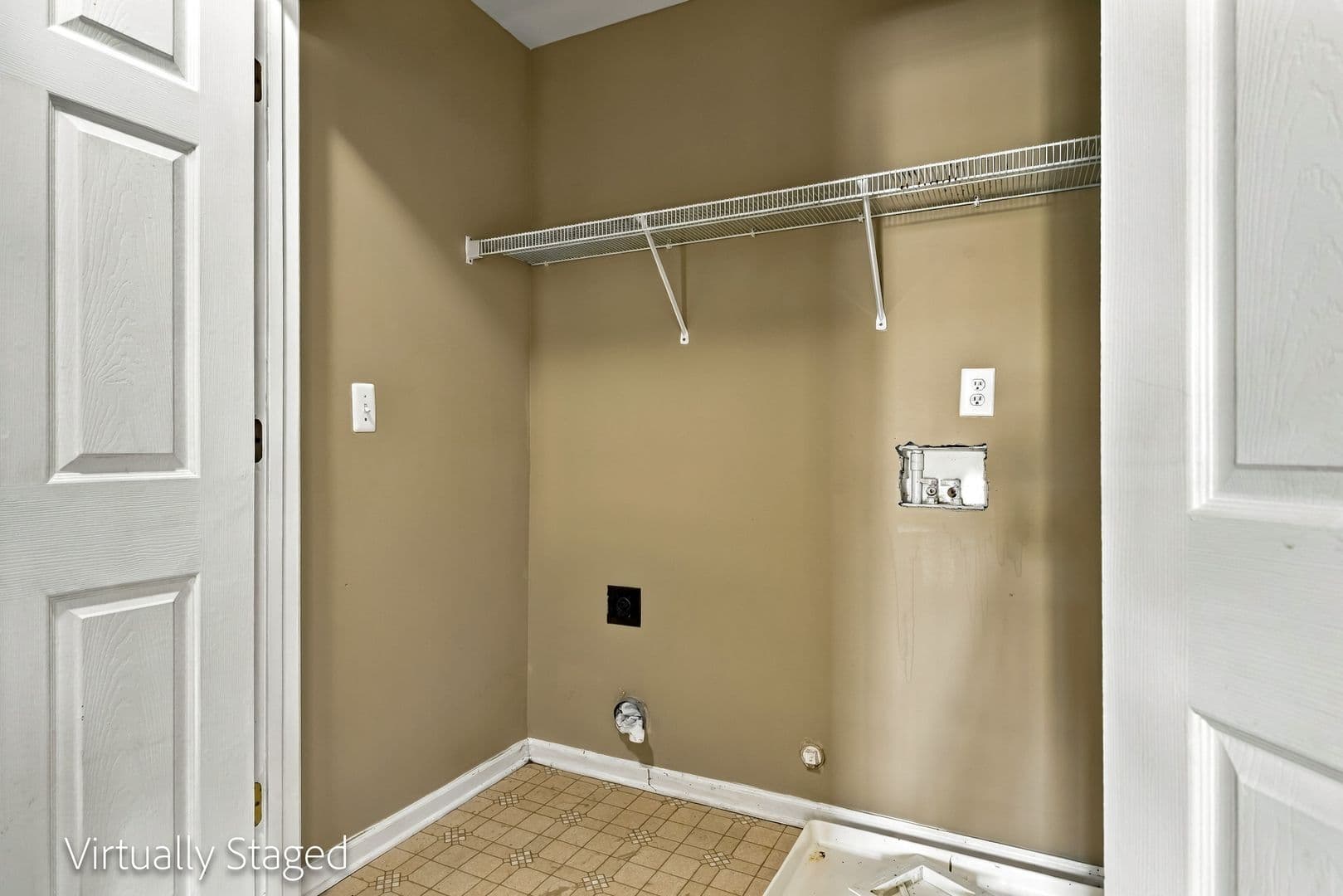 Charlotte House: 822 Oakshire Cir