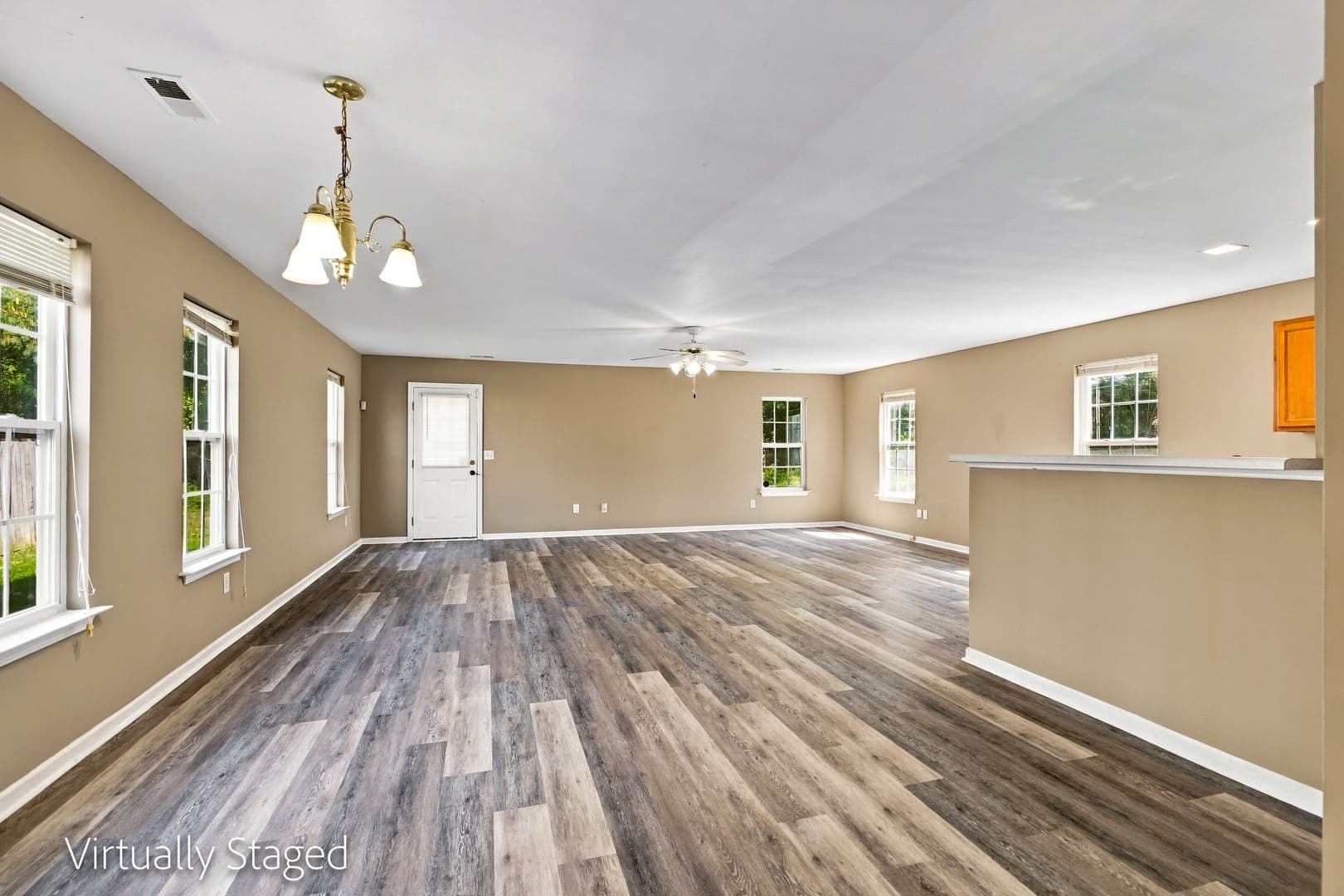 Charlotte House: 822 Oakshire Cir