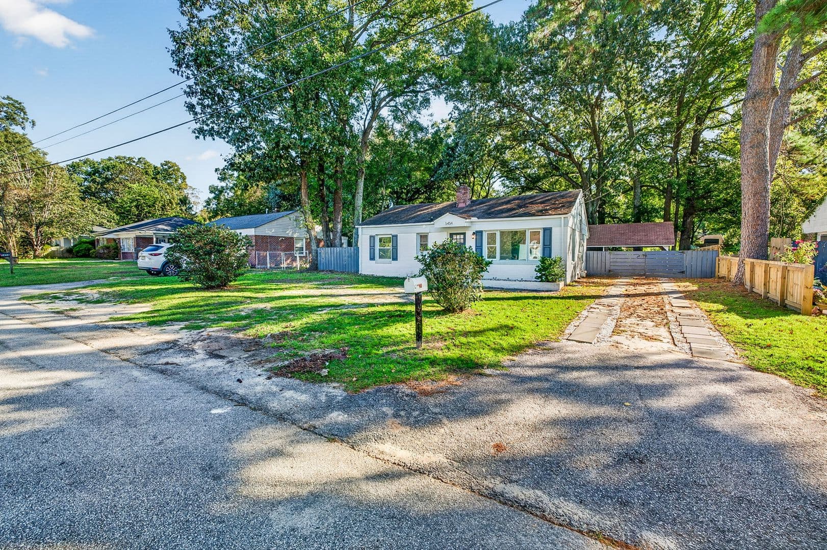 North Charleston House: 5454 Torgerson Ave