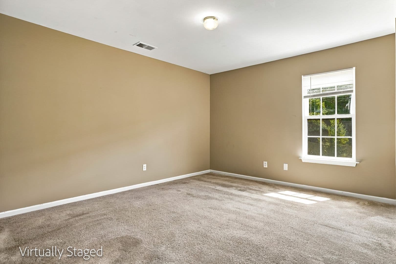 Charlotte House: 822 Oakshire Cir