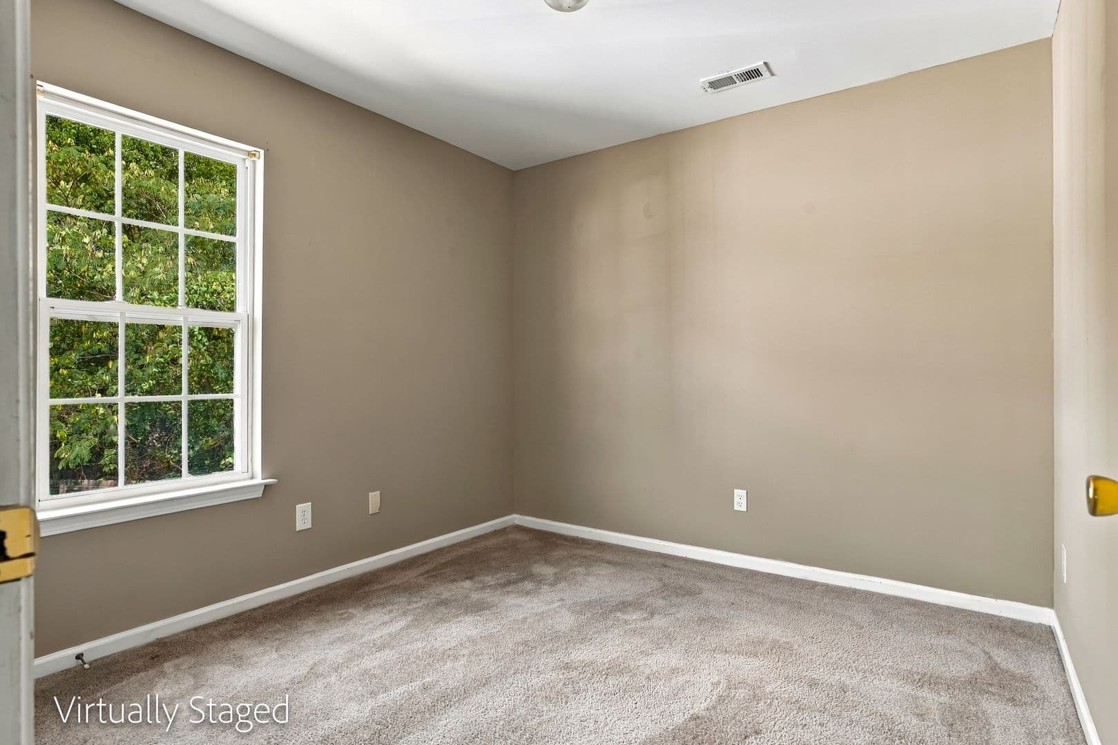 Charlotte House: 822 Oakshire Cir