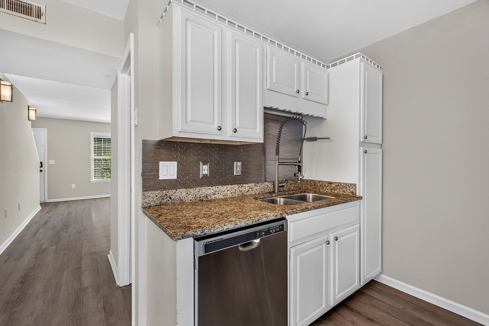 Ladson House: 103 A Hickory Lane