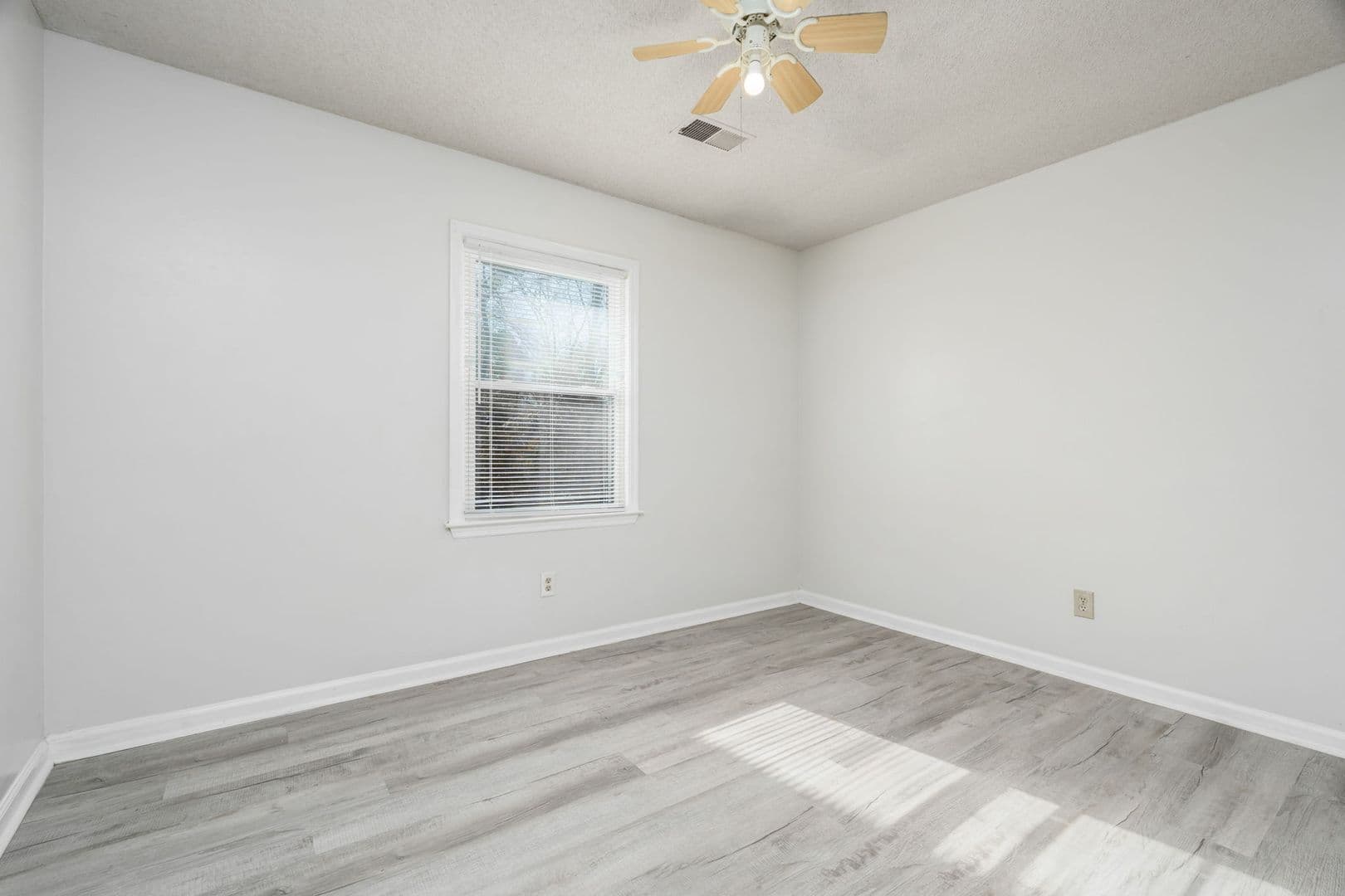 Summerville Apartment: 118 Roberta Drive