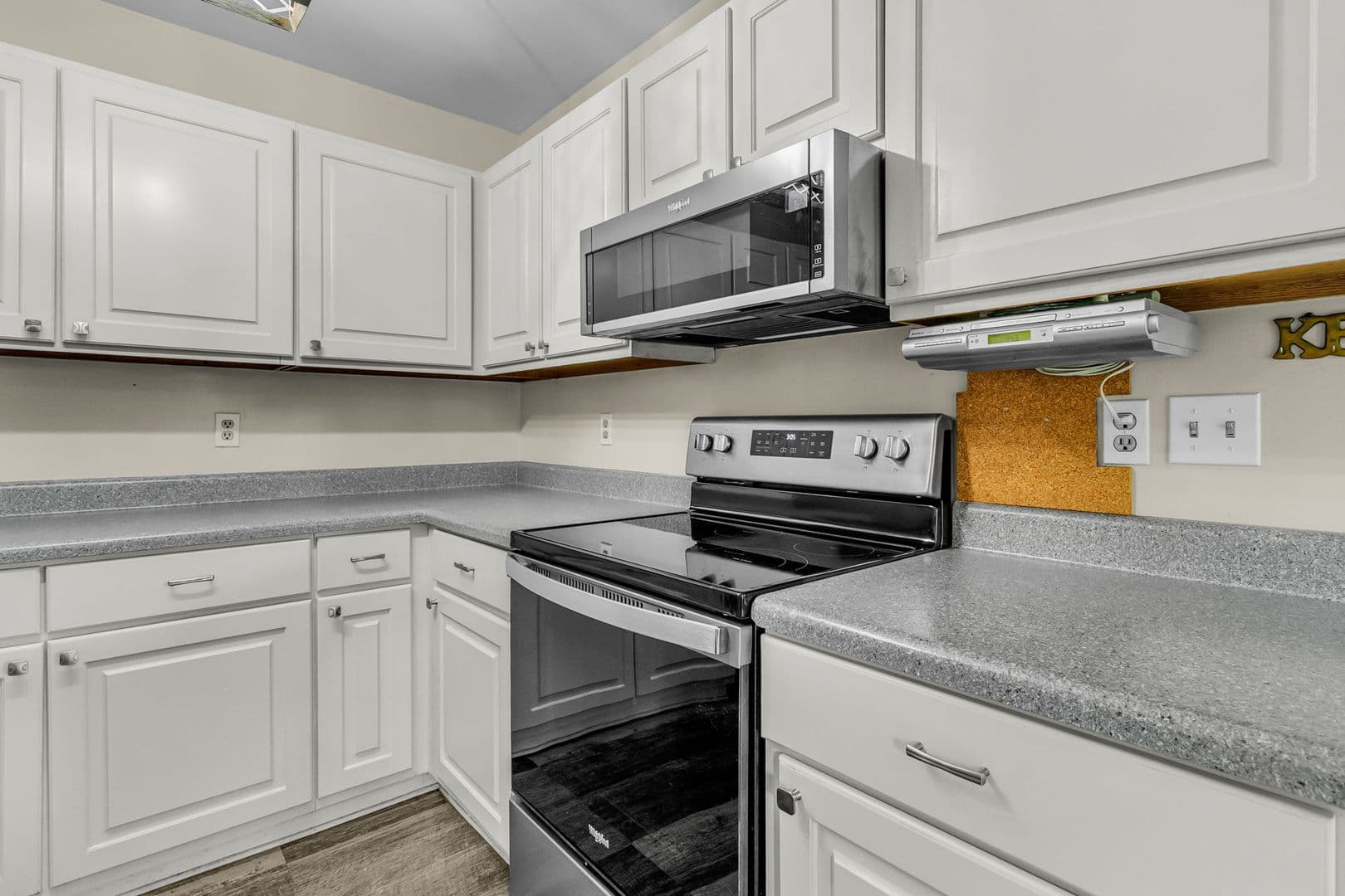 Summerville House: 182 Paddock Way