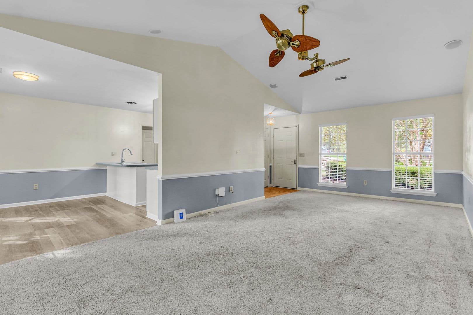 Summerville House: 182 Paddock Way