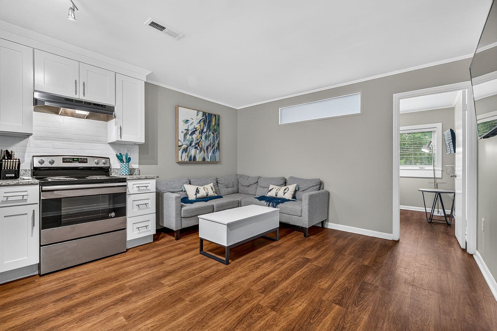 Charleston Apartment: 40 Bee Street