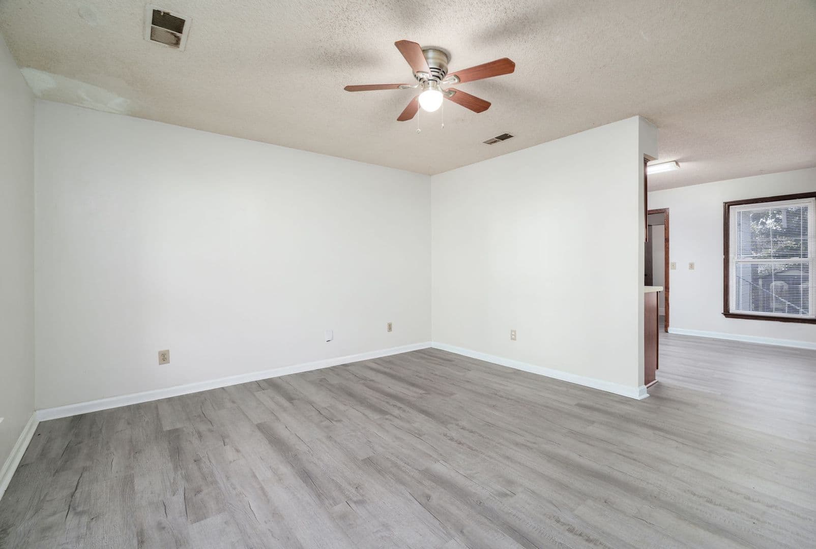 Summerville Apartment: 118 Roberta Drive