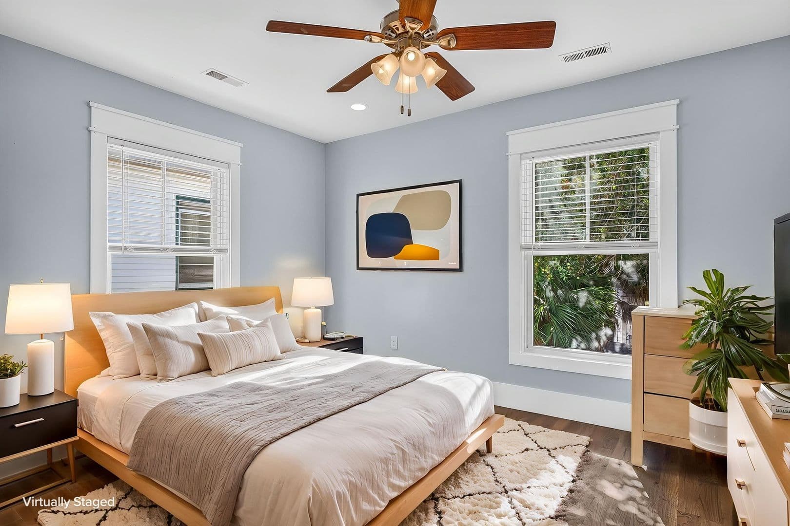 Charleston Apartment: 5 E Hampstead Square