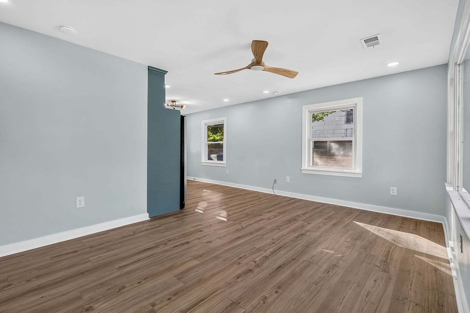 North Charleston House: 5454 Torgerson Ave