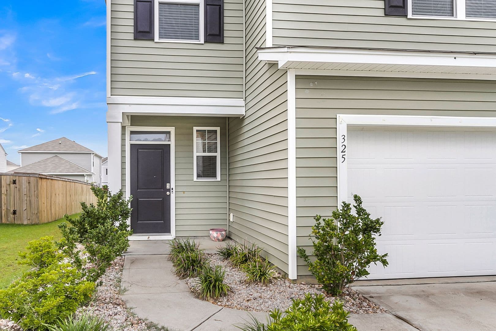 Summerville House: 325 Black Birch Dr
